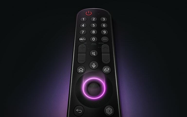 Finies les contraintes imposées par les télécommandes à boutons. La Télécommande Magic de LG débloque toutes les fonctionnalités intelligentes de votre téléviseur LG en un clic, un défilement ou au son de votre voix.