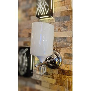 شمعدان جدار أبيض