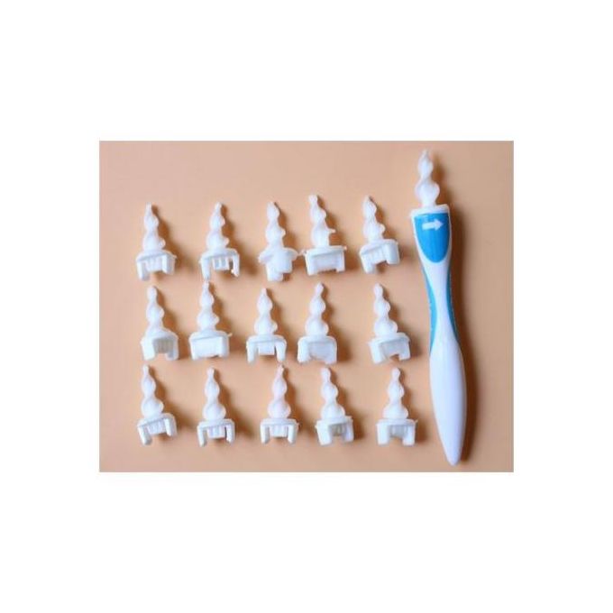 Oreilles De Nettoyage De Jeune Homme Avec Le Tampon De Coton Image stock -  Image du adulte, personnel: 60489367