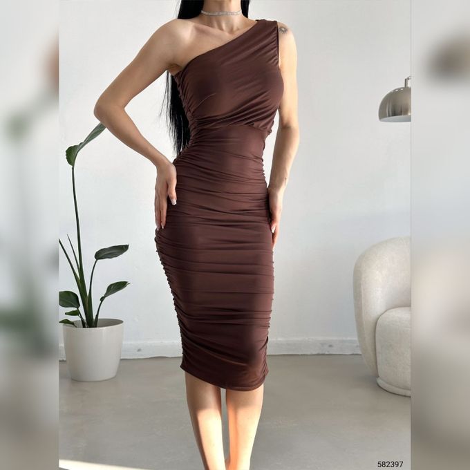  Robe moulante one shoulder marron