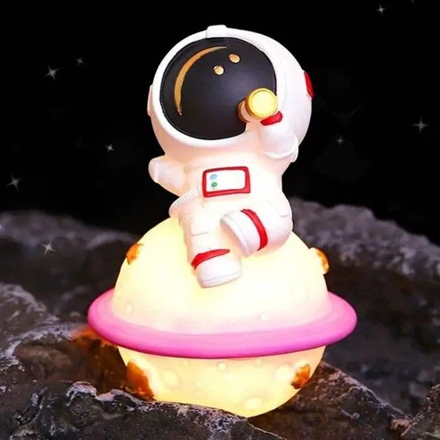  Veilleuse Astronaute sur Saturne avec Anneau Rose LED Douce Autonome