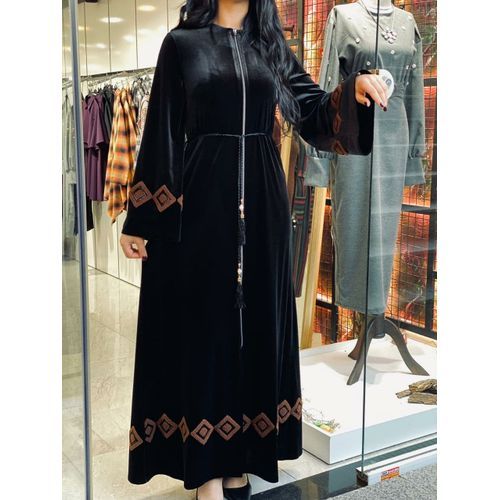  Abaya Avec Décoration Sur Le Bas -5555A